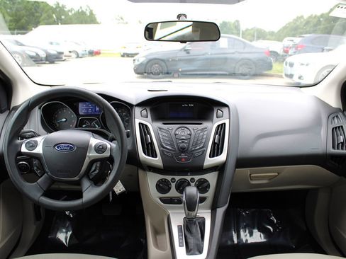 Used 2013 Ford Focus SE w/ Super Fuel Economy (SFE) Pkg image 12