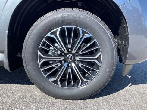 New 2025 Nissan Armada SL image 11