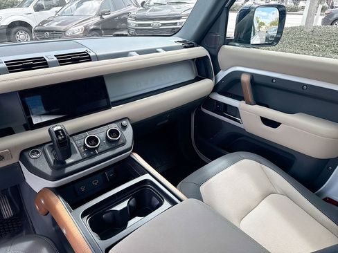 Used 2023 Land Rover Defender 90 X-Dynamic SE image 25