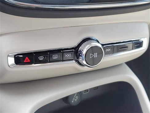 Used 2025 Volvo XC40 B5 Plus w/ Protection Package Premier image 15