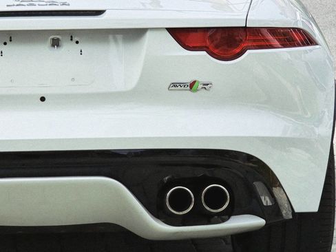 Used 2016 Jaguar F-TYPE R image 41