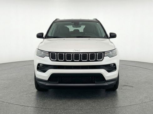 Used 2025 Jeep Compass Limited AWD/4WD image 2