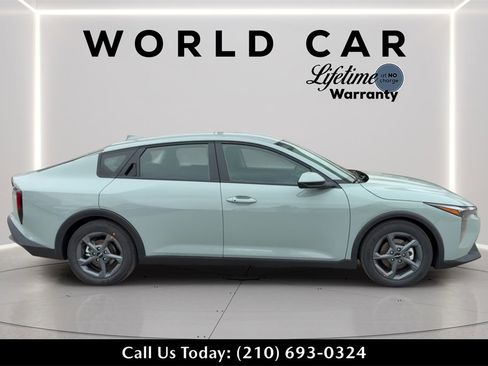 New 2025 Kia K4 LXS image 8