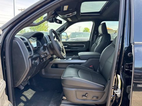 New 2026 RAM 2500 Laramie AWD/4WD image 16
