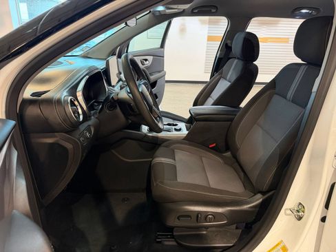 Used 2025 Chevrolet Blazer LT FWD image 27