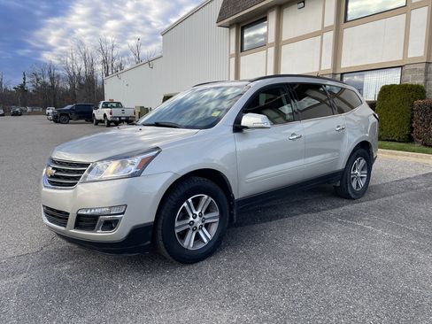 Used 2017 Chevrolet Traverse LT image 7