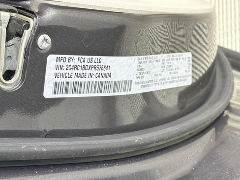 Used 2023 Chrysler Pacifica Touring-L FWD image 35