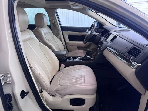 Used 2014 Lincoln MKS w/ Equipment Group 101A FWD image 10