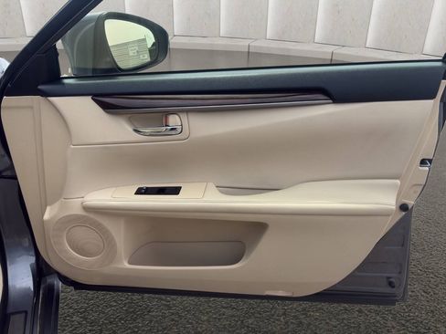 Used 2013 Lexus ES 350 w/ Luxury Pkg FWD image 17