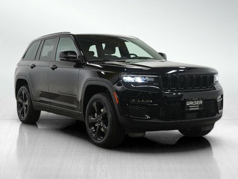 Used 2025 Jeep Grand Cherokee Limited w/ Black Appearance Package image 7