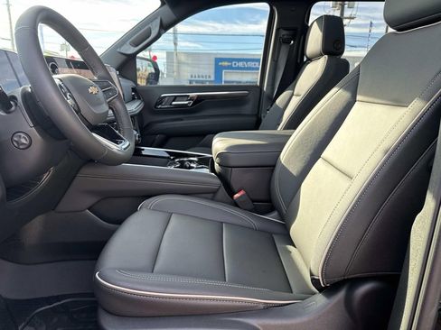 New 2026 Chevrolet Suburban Premier w/ Sun And Tow Package RWD image 19