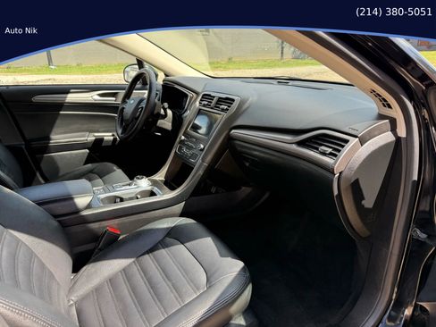 Used 2020 Ford Fusion SE image 16