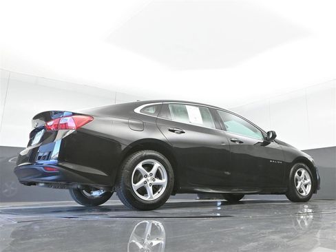 Used 2018 Chevrolet Malibu LS FWD image 34