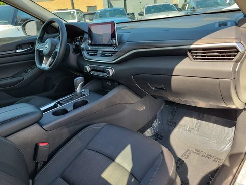Used 2025 Nissan Altima 2.5 SV FWD image 9