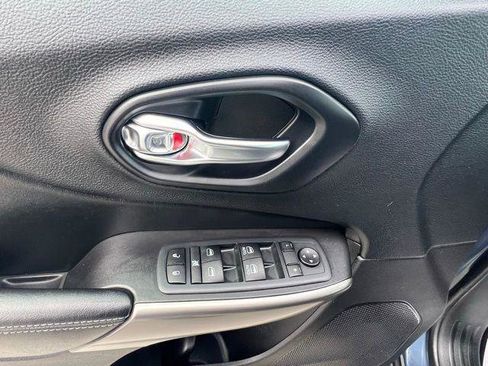 Used 2020 Jeep Cherokee Latitude image 10