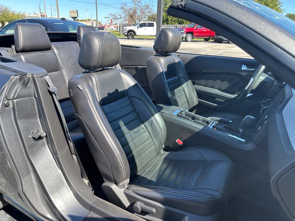 Used 2013 Ford Mustang Premium RWD image 37