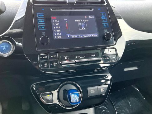 Used 2019 Toyota Prius LE image 33