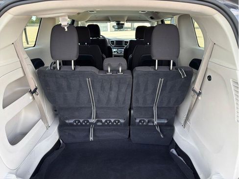 Used 2023 Chrysler Voyager LX FWD image 13