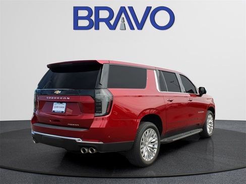 Used 2025 Chevrolet Suburban Premier image 5