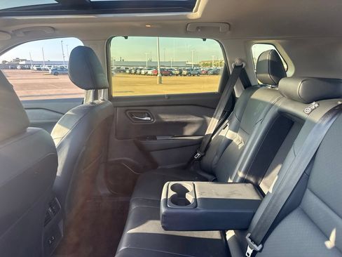 Used 2024 Nissan Rogue SV w/ SV Premium Package FWD image 34