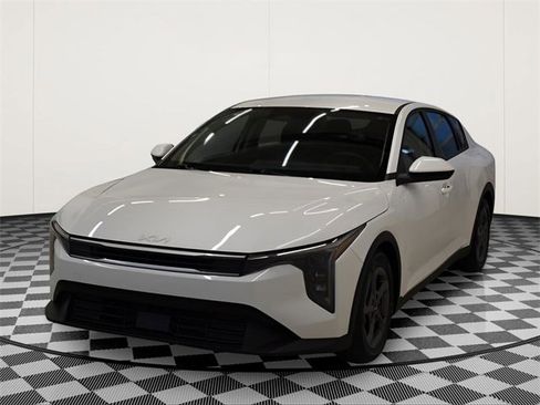 Used 2025 Kia K4 image 9