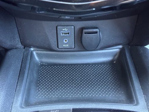 Used 2017 Nissan Rogue SV FWD image 28