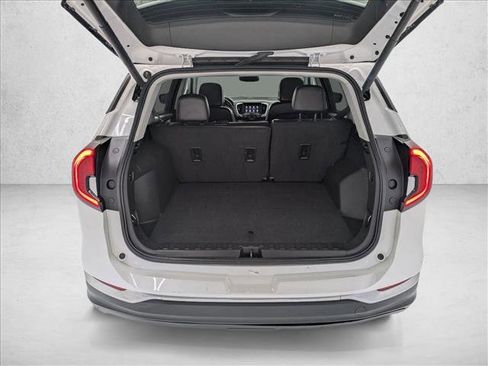 Used 2024 GMC Terrain SLT image 4