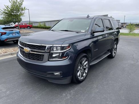 Used 2019 Chevrolet Tahoe LT w/ Luxury Package RWD image 3