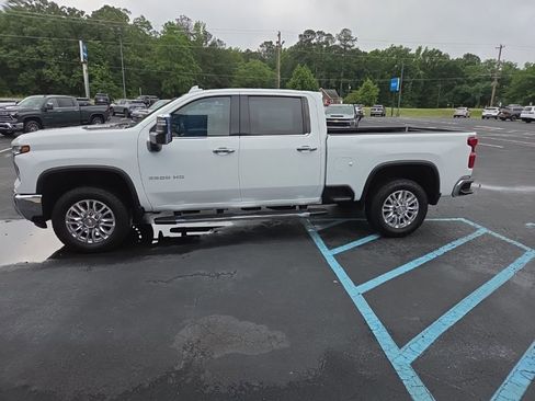 Used 2024 Chevrolet Silverado 2500 LTZ w/ LTZ Plus Package AWD/4WD image 4