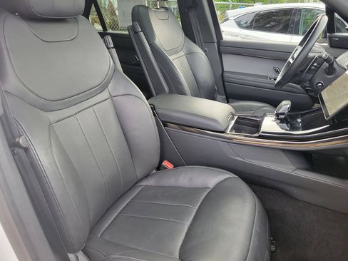 Used 2025 Land Rover Range Rover Sport SE AWD/4WD image 9