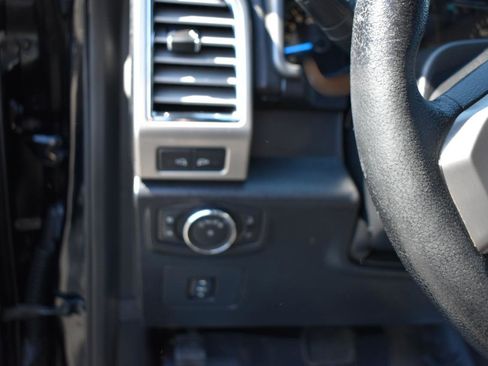 Used 2016 Ford F150 Platinum w/ Equipment Group 701A Luxury image 18