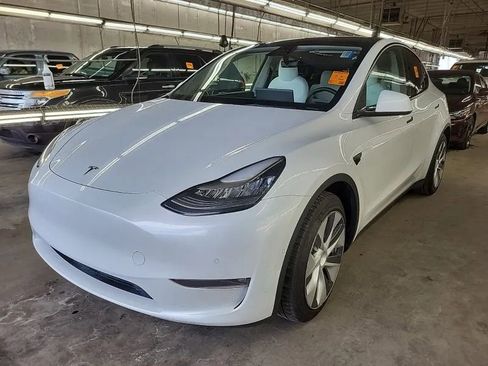 Used 2021 Tesla Model Y Long Range AWD/4WD image 1