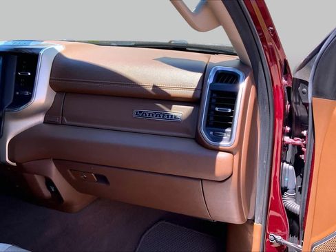Used 2019 RAM 1500 Laramie AWD/4WD image 18