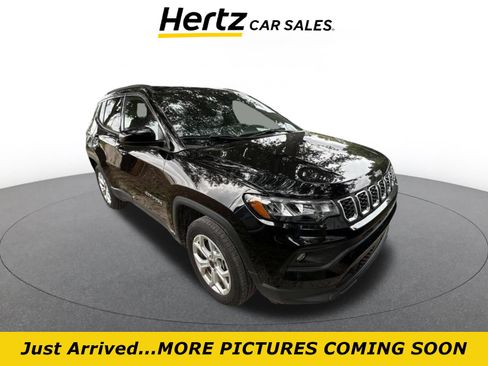 Used 2025 Jeep Compass Latitude AWD/4WD image 1