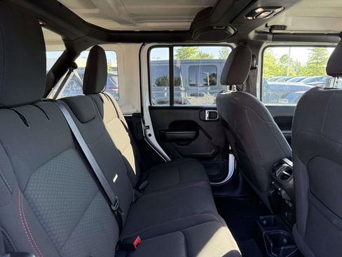 Used 2023 Jeep Wrangler Unlimited Rubicon AWD/4WD image 16