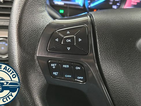 Used 2018 Ford Explorer XLT w/ Equipment Group 202A AWD/4WD image 13