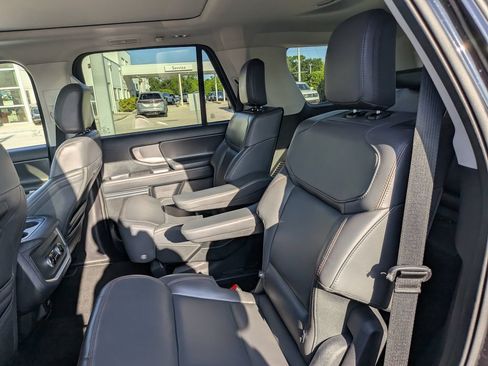 Used 2025 Ford Expedition Active AWD/4WD image 15
