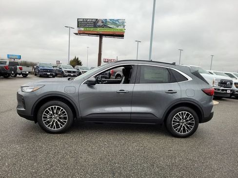 New 2025 Ford Escape SE w/ Class II Trailer Tow Package FWD image 30