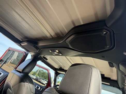Used 2021 Jeep Gladiator Overland w/ Popular Equipment Package AWD/4WD image 39