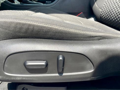 Used 2018 GMC Acadia SLE image 13