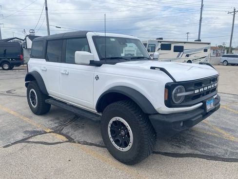 Used 2023 Ford Bronco Outer Banks w/ Sasquatch Package AWD/4WD image 3
