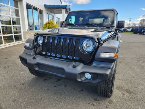 Used 2018 Jeep Wrangler Sport image 2