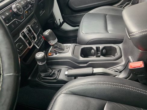 Used 2020 Jeep Wrangler Unlimited Sahara w/ Uconnect 4C Nav & Sound Group AWD/4WD image 27