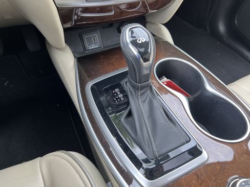 Used 2019 INFINITI QX60 Luxe w/ Sensory Package FWD image 26