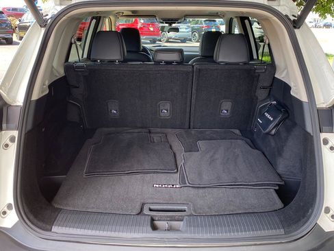 Certified 2023 Nissan Rogue SV w/ SV Premium B Package AWD/4WD image 10