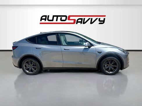 Used 2025 Tesla Model Y Long Range RWD image 8