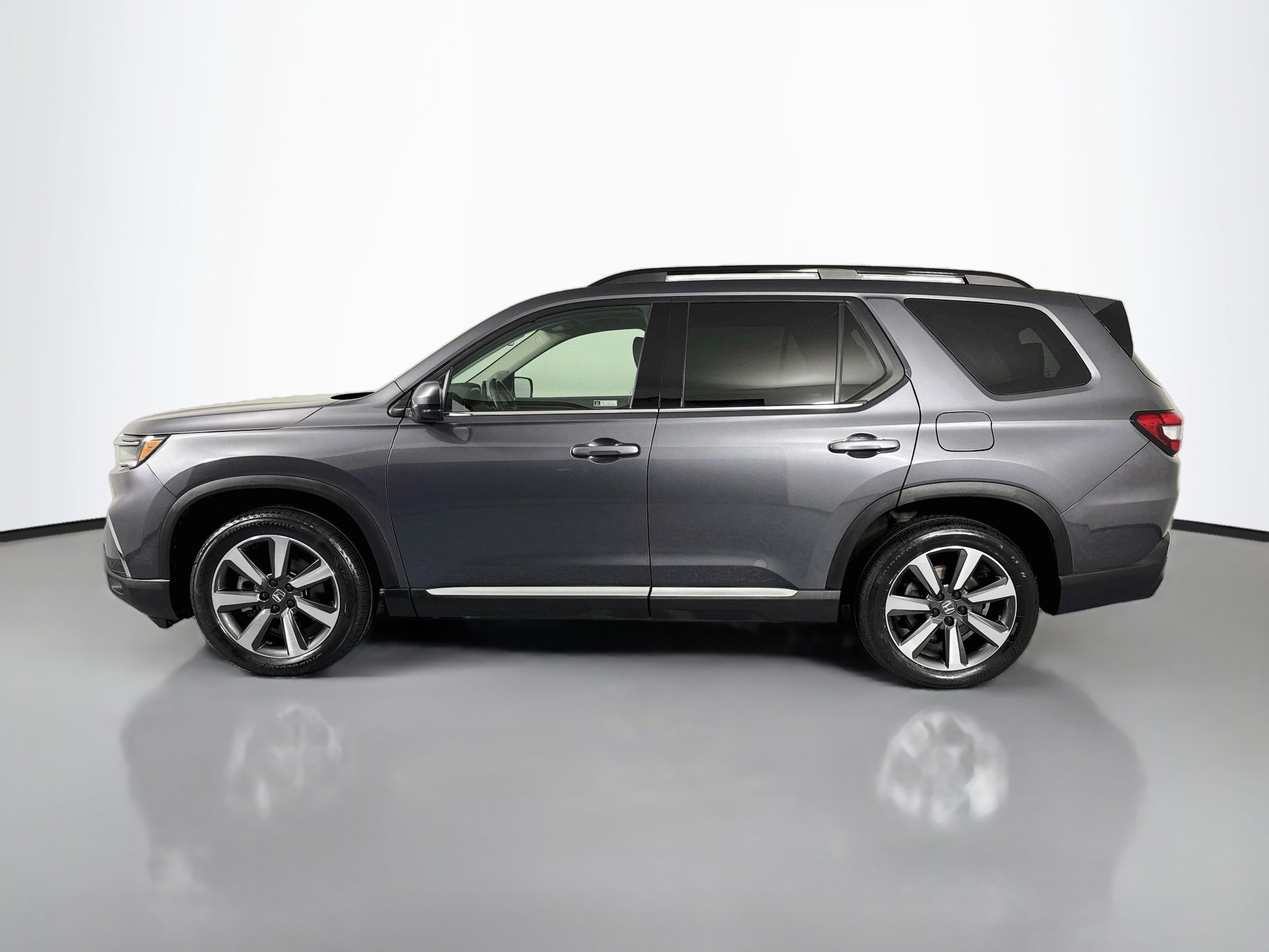 Certified 2024 Honda Pilot Touring image 8