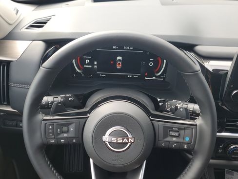 New 2025 Nissan Pathfinder Platinum image 13