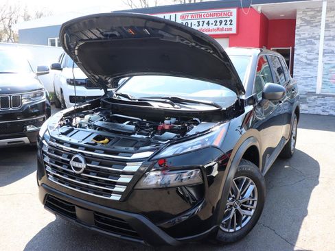 Used 2024 Nissan Rogue S image 46