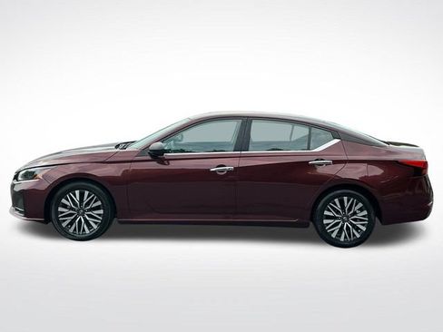 Used 2024 Nissan Altima 2.5 SV FWD image 3